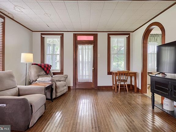 5th image of 304 Hilldale Rd