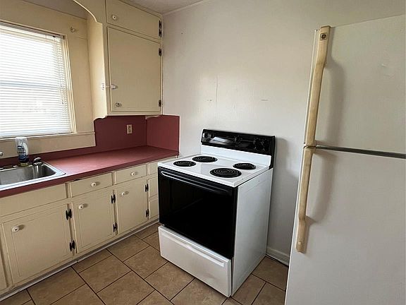 5th image of 214 S Jonesville Blvd