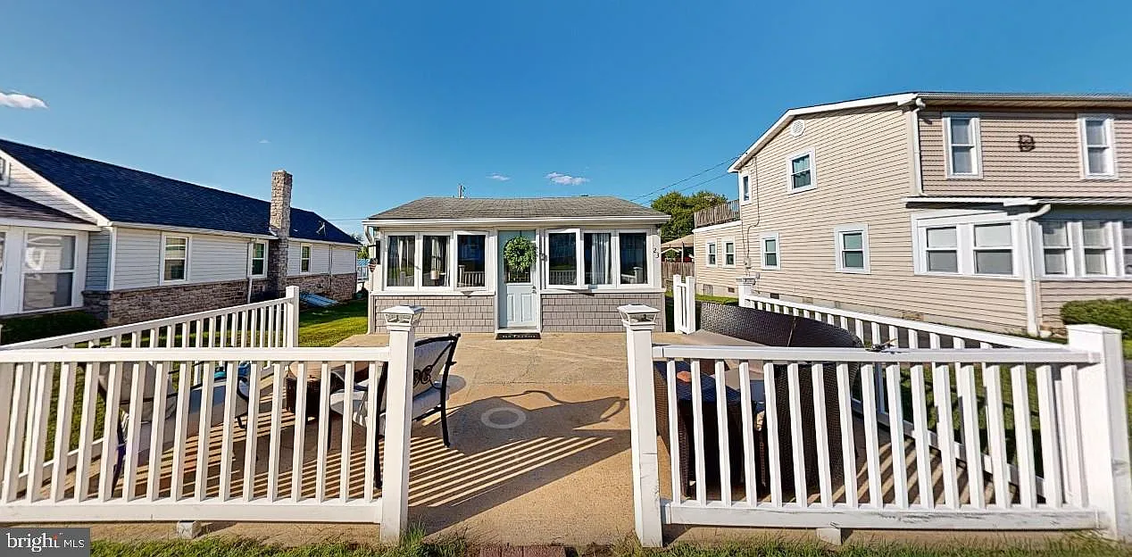 2 bed, 1.0 bath, 756 sqft, $1,800 — Photo 1