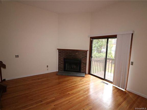 5th image of 426 Farmington Ave APT B7