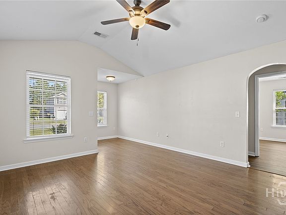 5th image of 29 Twin Oaks Pl