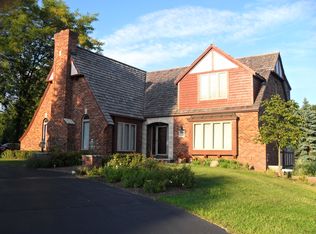 W306N2582 Golf Hills Dr, Pewaukee, WI 53072