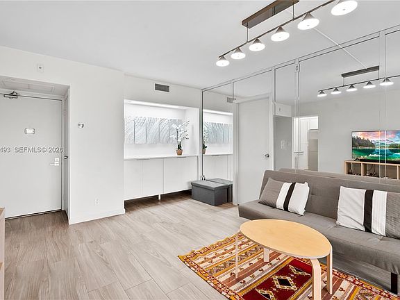 4th image of 20335 N Country Club Dr APT 404