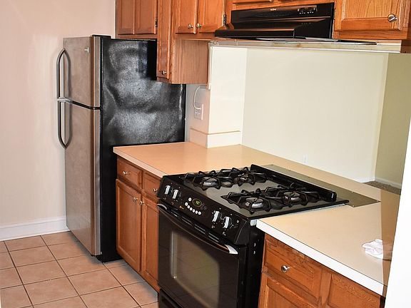 5th image of 1201 Waters Edge Dr