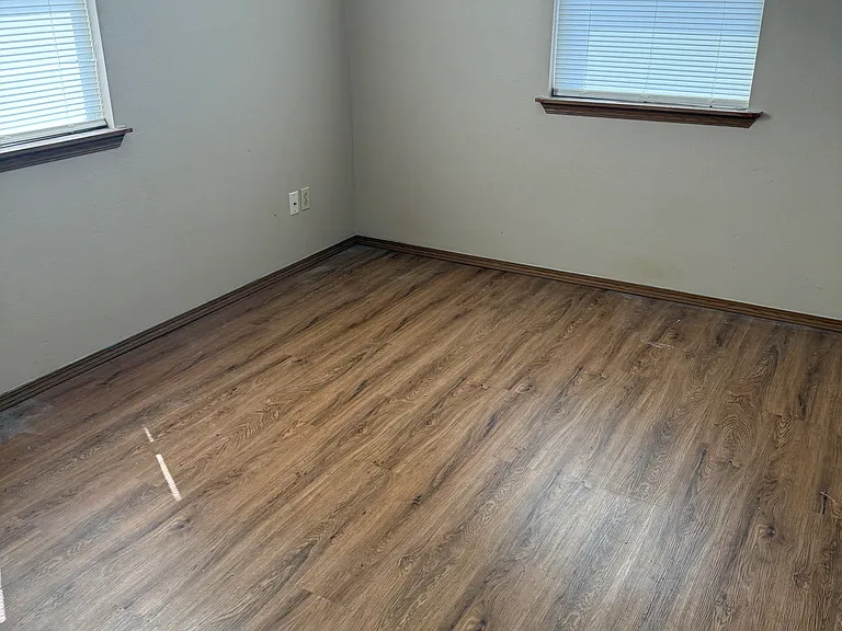 1513 S Case St — Photo 12
