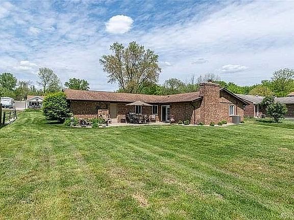 2nd image of 3849 Winthrop Dr