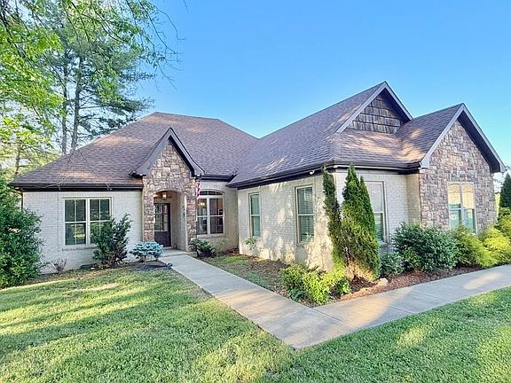 2nd image of 110 Widener Cir