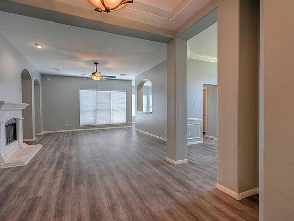 4th image of 9830 Memorial Crossing Drive
