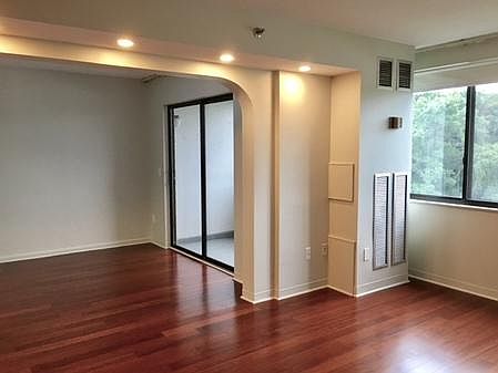 4th image of 250 Hammond Pond Pkwy #7