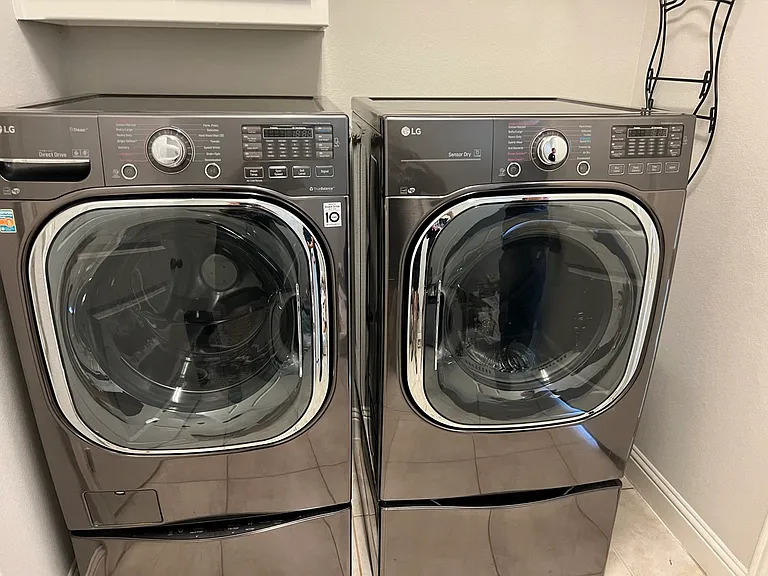 Washer/Dryer Included