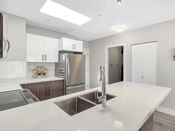 5th image of 3939 Knight St Penthouse 3