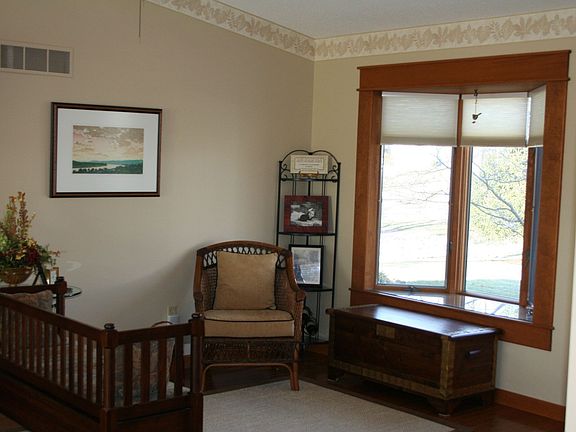4th image of 331 E Lake Dr