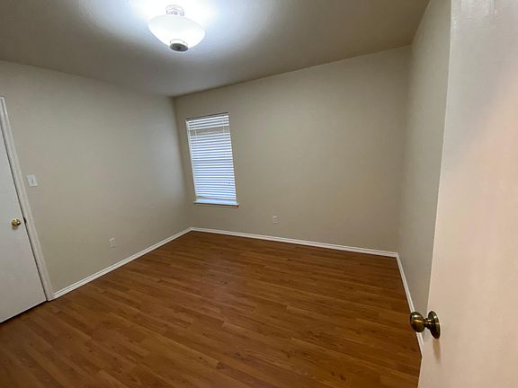 4th image of 1521 Wolf Creek Dr
