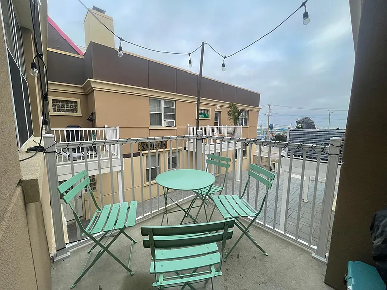 205 W Broadway #6B — Photo 7