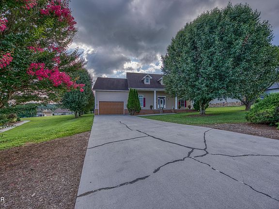 3rd image of 1833 Edward Dr
