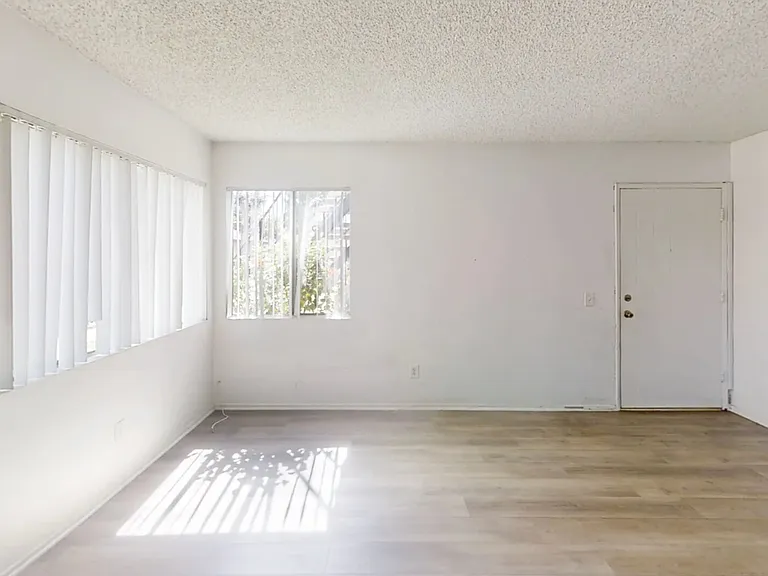 14702 Plaza Dr — Photo 4