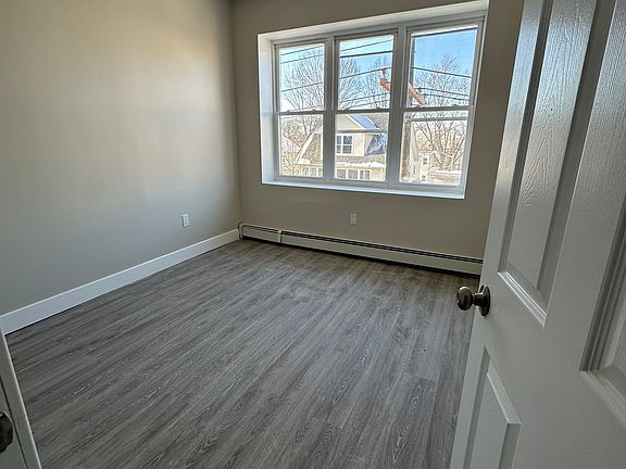 4th image of 863-865 S 16th St #2C