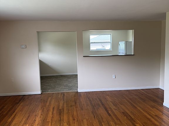 5th image of 1014 Elm St
