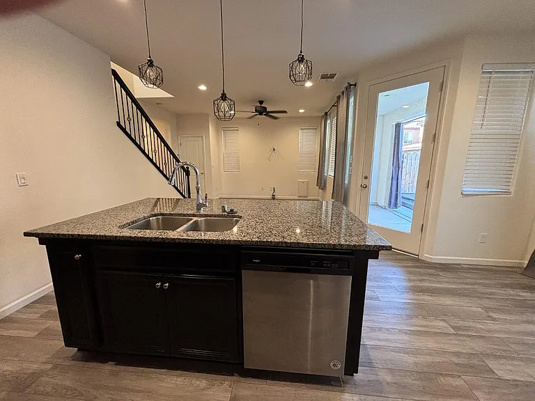 827 Fir St W — Photo 6