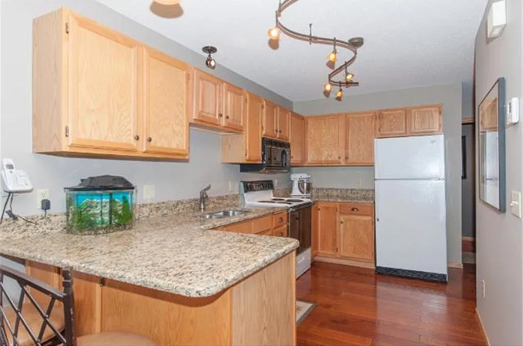 2 bed, 1500 sqft, $2,150 — Photo 3