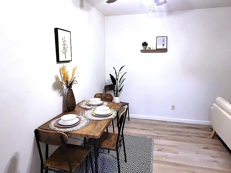 1809 Potomac Pl #D — Photo 3