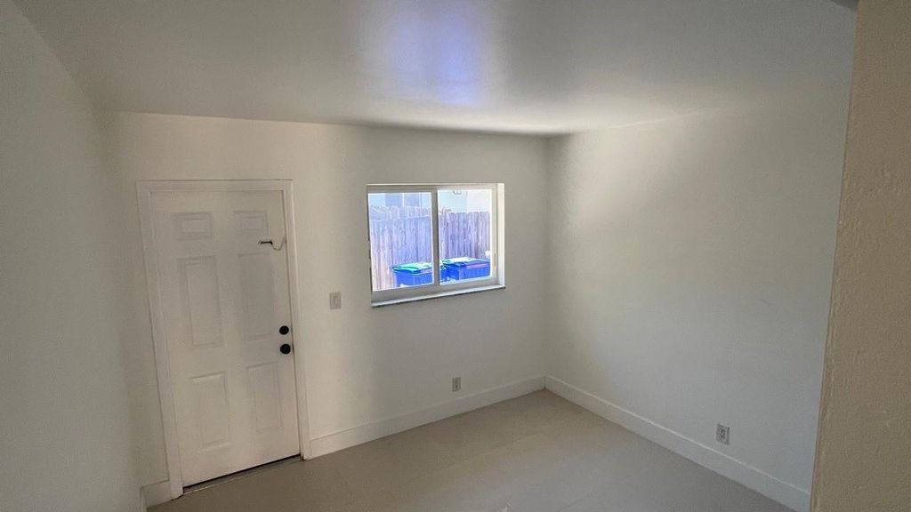 220 SE 22nd Ave APT 2, photo 9
