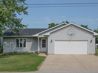 128 Donlin Ct, Sycamore, IL 60178