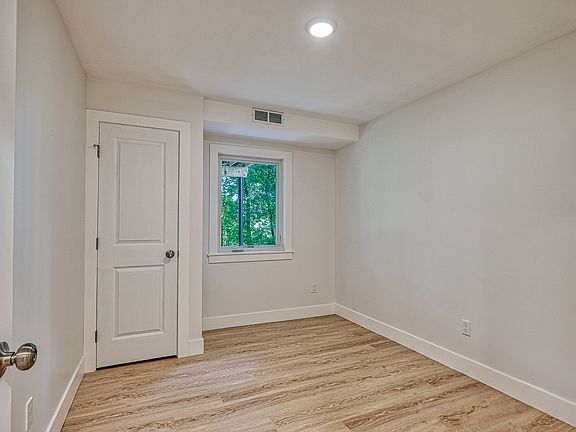 5th image of 306 Clinton Ave #2