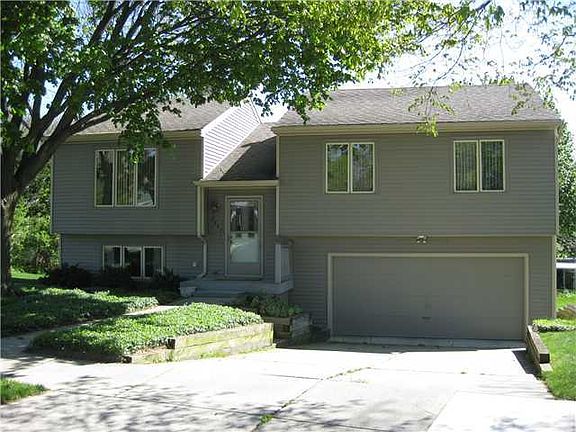 2nd image of 2947 E Crestwood Cir