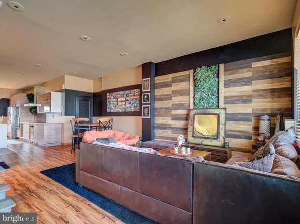 2111 S 4th St, Philadelphia, PA 19148