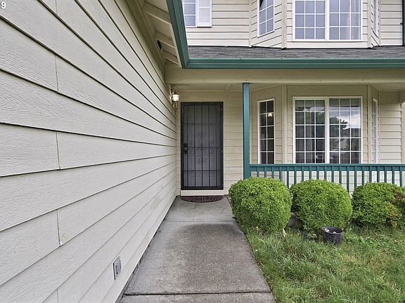 2nd image of 16104 NE 72nd Cir