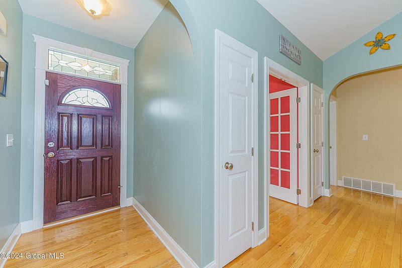 4th image of 95 Clove Road