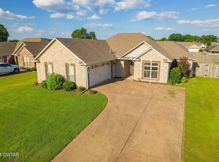 16 Hillside Lndg, Jackson, TN 38305