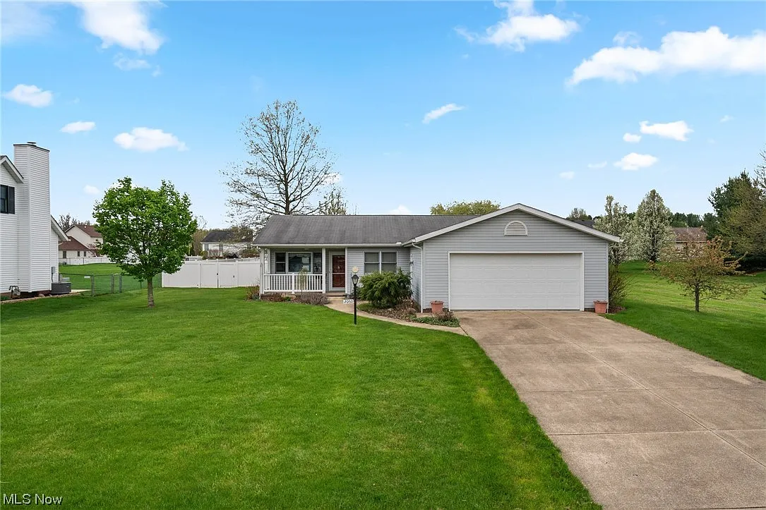 2060 Crestwood St photo 1