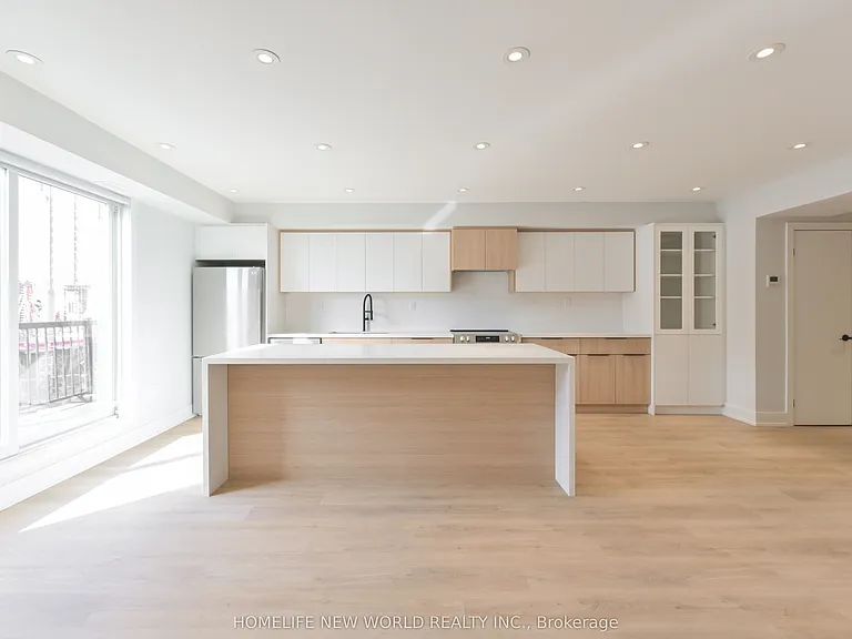 997 Dufferin St #UPPER — Photo 6