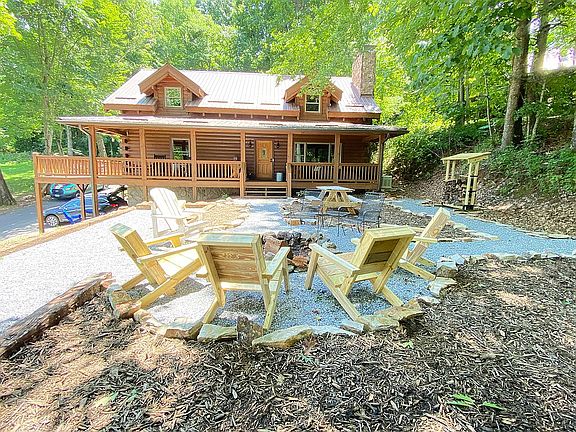 3rd image of 158 Farren Ln