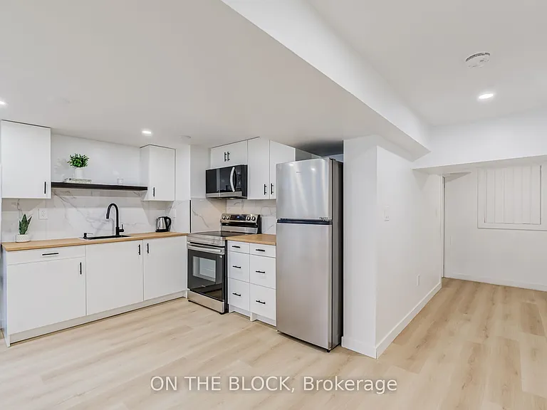 34 Henley Cres #LOWER — Photo 11
