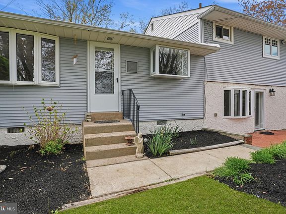 3rd image of 1312 Harris Rd