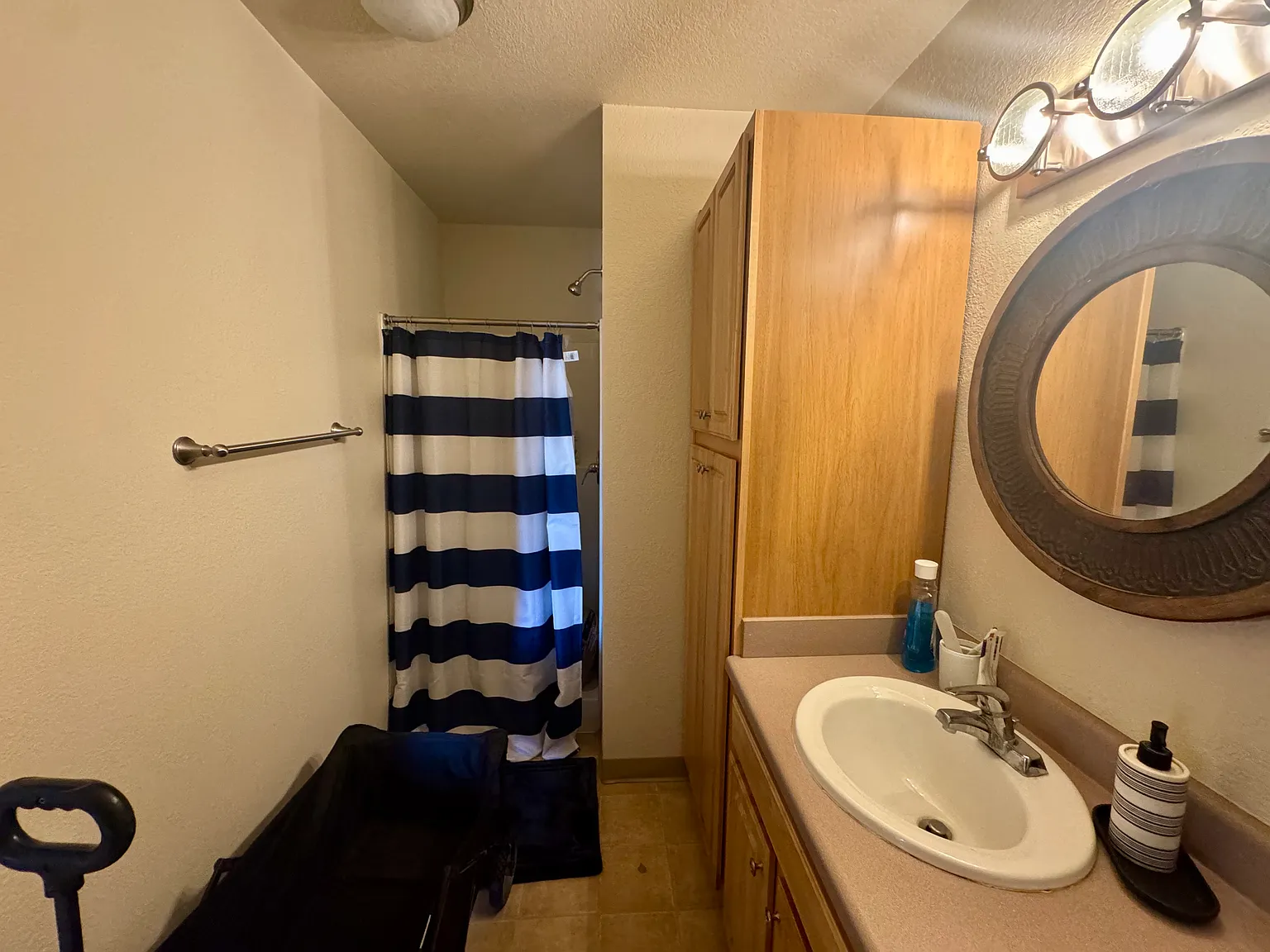 Lakeside Apartments — Photo 4