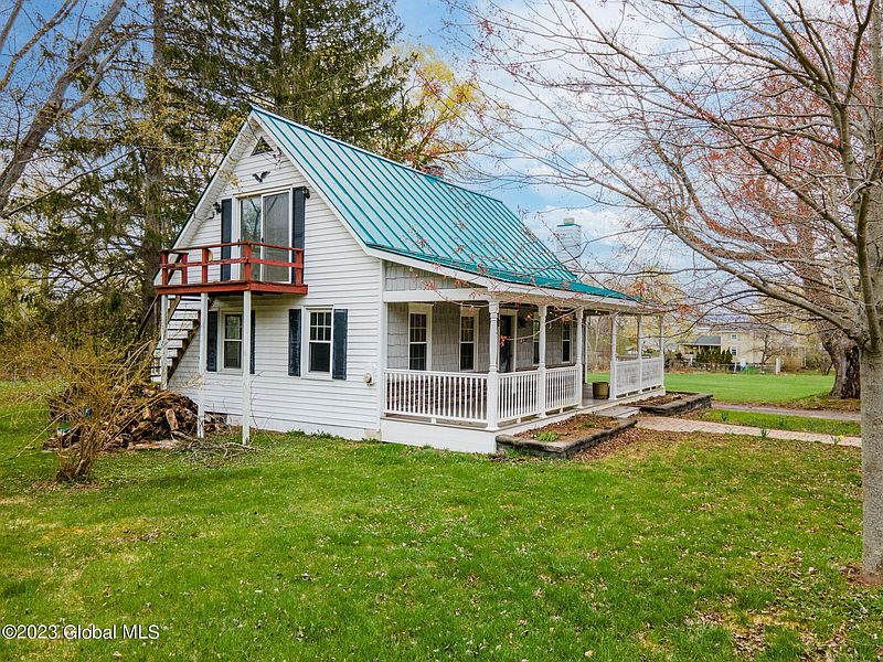 4th image of 222 Maple Avenue
