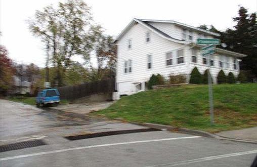 2nd image of 1042 W Truman Rd