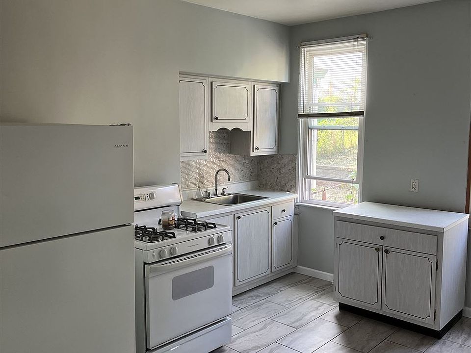 Eat-in Kitchen