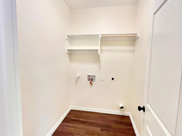 329 E Nelson St — Photo 14