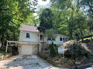 3137 Oak Crescent Ln, Altoona, PA 16601