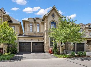 2444 Chateau Cmn, Oakville, ON L6M 0S1