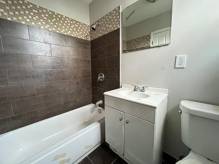11 Rose Ave #2 — Photo 7