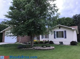 2212 Woodridge Pl, Grand Island, NE 68801