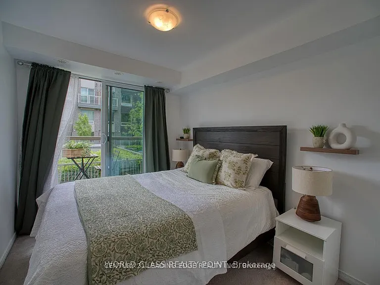 7 Applewood Ln E #221 — Photo 8