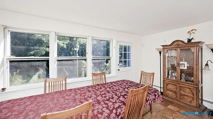 Sold by Moda Realty | media 26