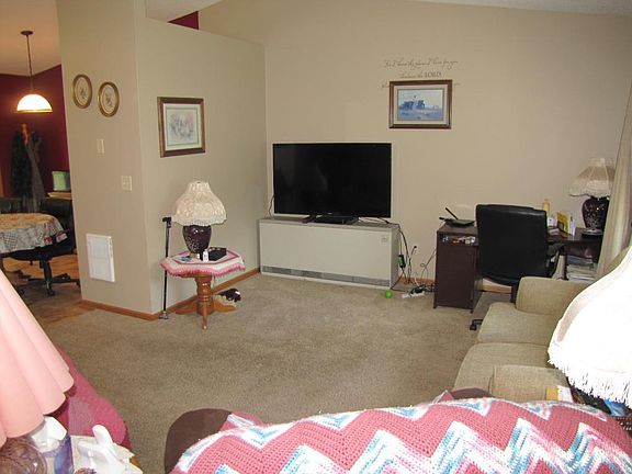 4th image of 405 8th Ave NE